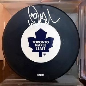 Doug Gilmour autographed puck